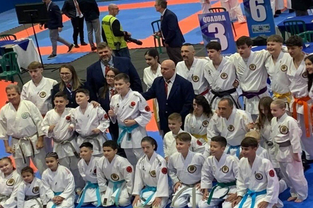 ALKS conquista 32 medalhas na etapa final do Campeonato Paranaense de Karatê Interestilos