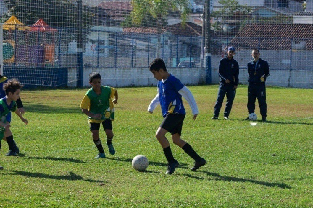 Balneário Camboriú atende cerca de 4 mil alunos nas escolinhas esportivas gratuitas